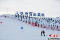 阿勒泰将军山滑雪场，距离城市最近的滑雪场。　藏哈尔·波拉提 摄