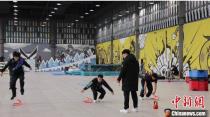 训练中的霹雳舞国家队。 葛勇 摄 训练中的霹雳舞国家队。 葛勇 摄