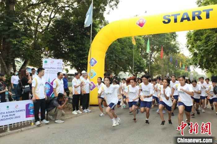 “迎杭州亚运会趣味跑”缅甸站欢乐开跑。　杭州亚组委供图